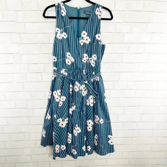 Modcloth Blue & White Striped Floral Fit & Flare Sleeveless Dress Pockets NEW - Picture 2 of 10